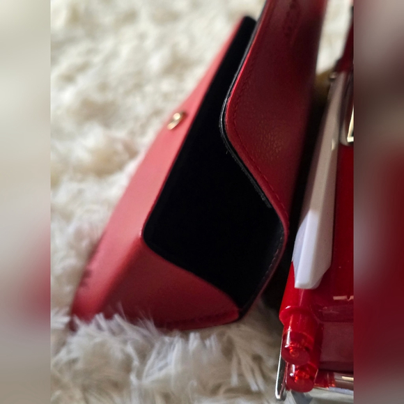 New Guess Vibrant Red Glasses Case - Picture 2 of 6